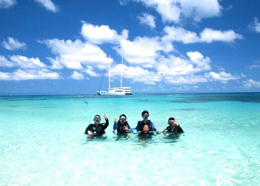 ミコマスケイ島。白い砂浜と、空の青さは最高です。クルーズのランチもとてもおいしいです。