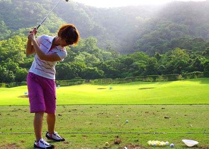 日本では敷居が高くても、気軽にゴルフデビューできるのがケアンズのいいところ